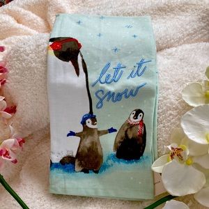 Towel from💕Anthropologie… Holiday edition.. let it snow💕